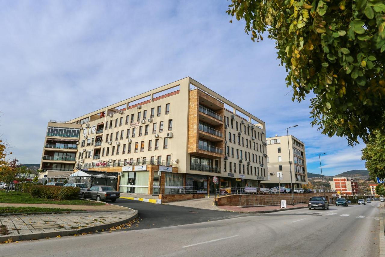 Студия И Стаи За Гости -Жк Пентагон Kŭrdzhali Exteriör bild